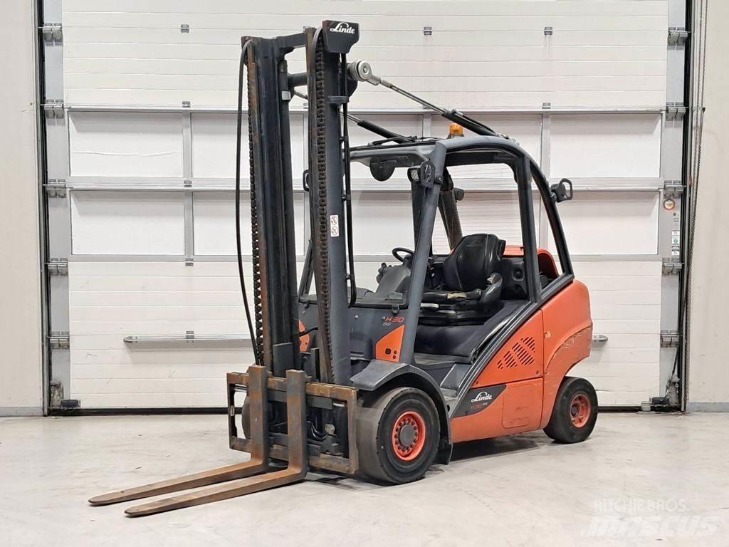 Linde H30T-02 Gasolmotviktstruckar