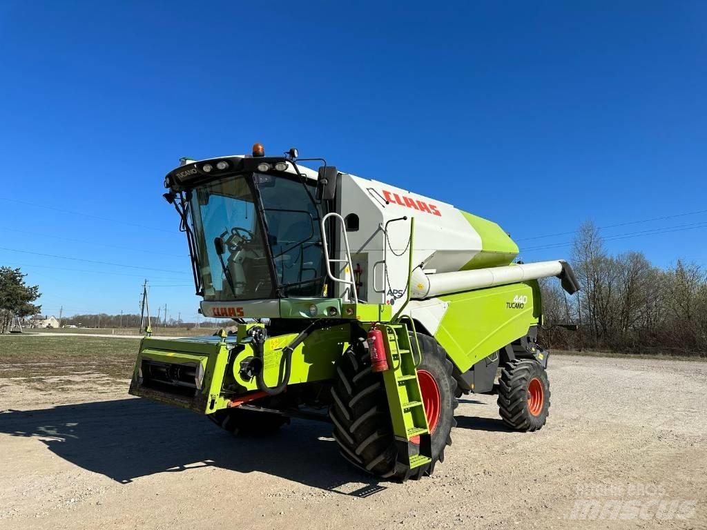 CLAAS Tucano 440 Skördetröskor