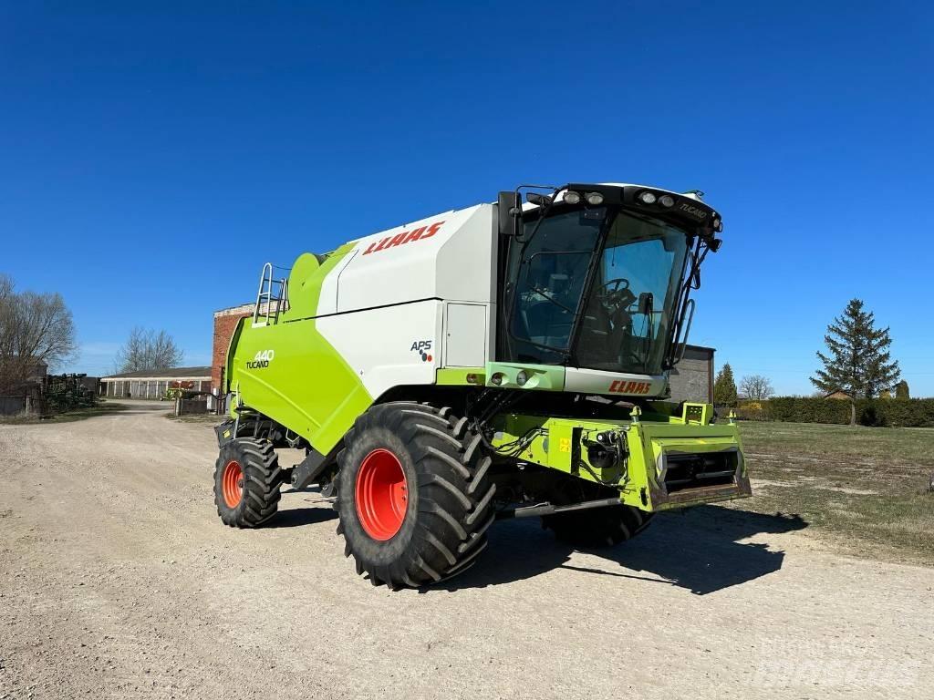 CLAAS Tucano 440 Skördetröskor