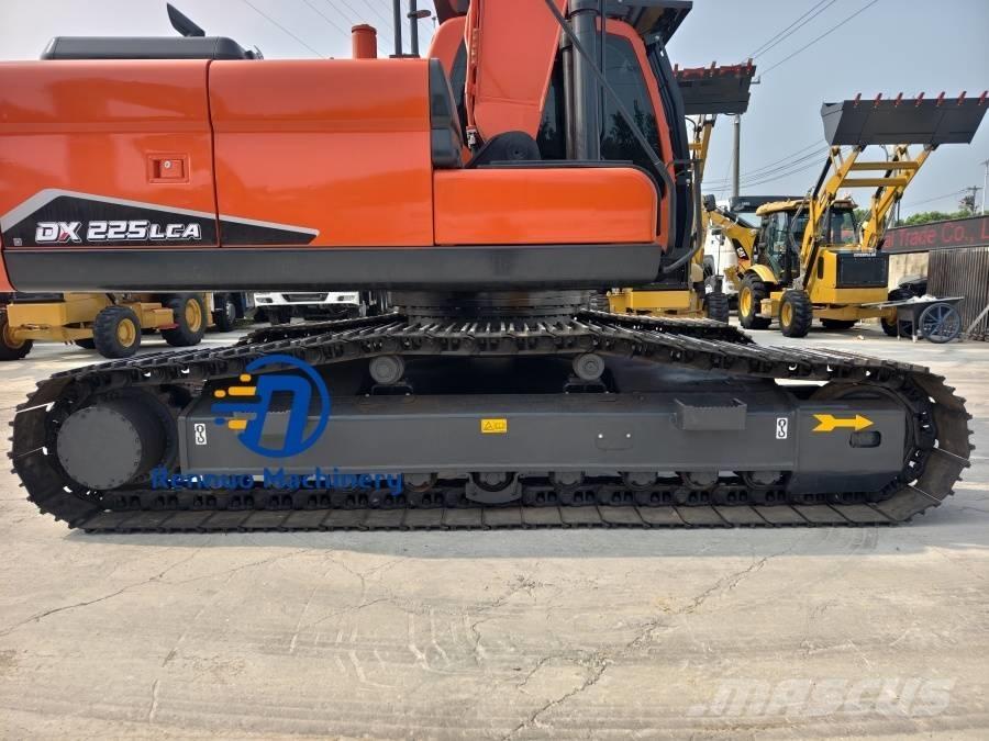 Doosan DX 225 LCA Bandgrävare