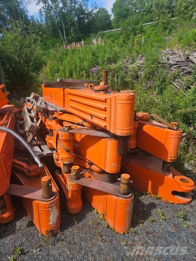 Hitachi ZX 350 LC-7 Bommar och stickor