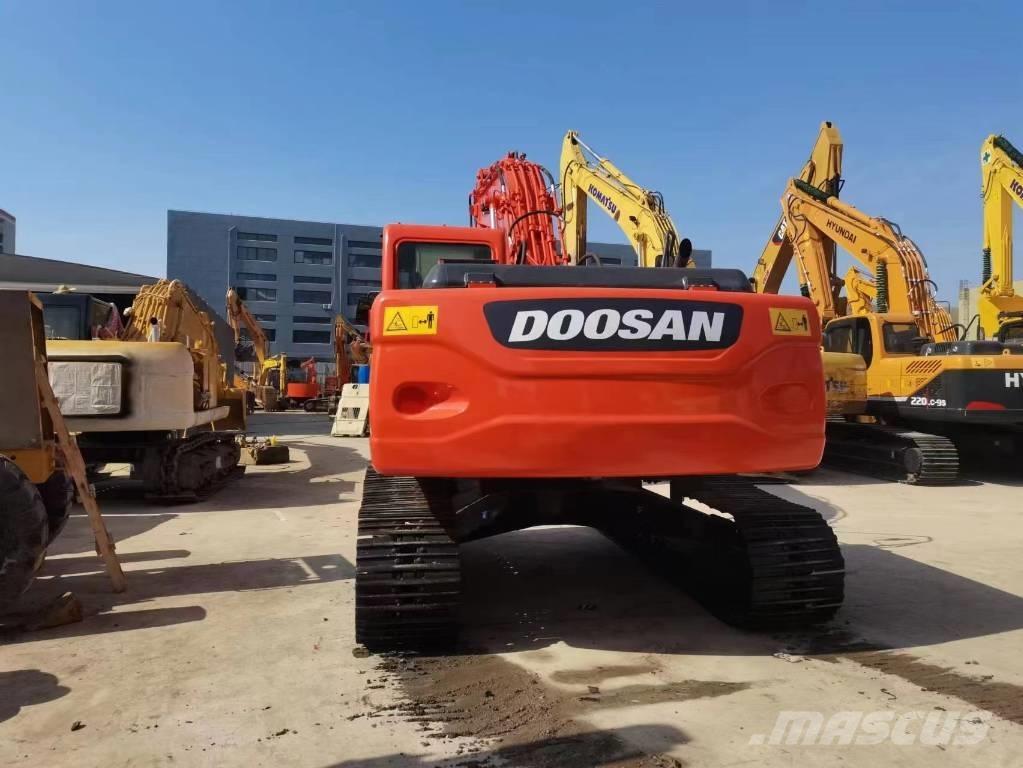 Doosan DX 225 Bandgrävare