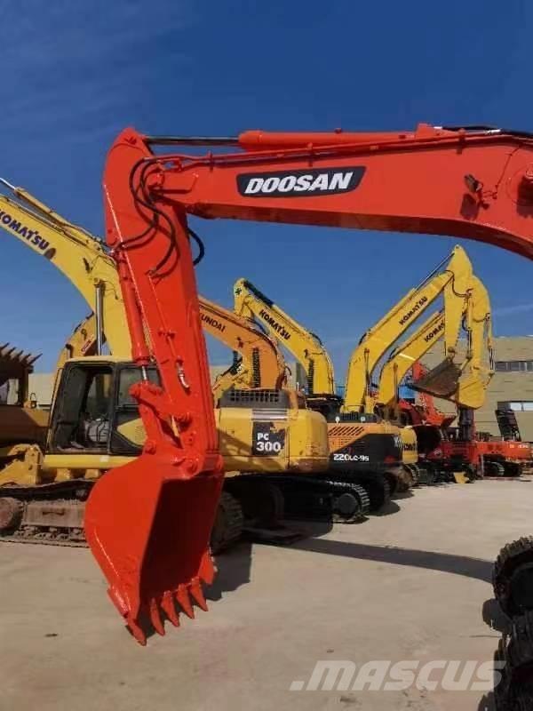 Doosan DX 225 Bandgrävare