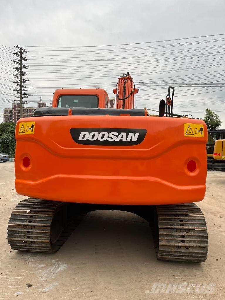 Doosan DX 140 LC Bandgrävare