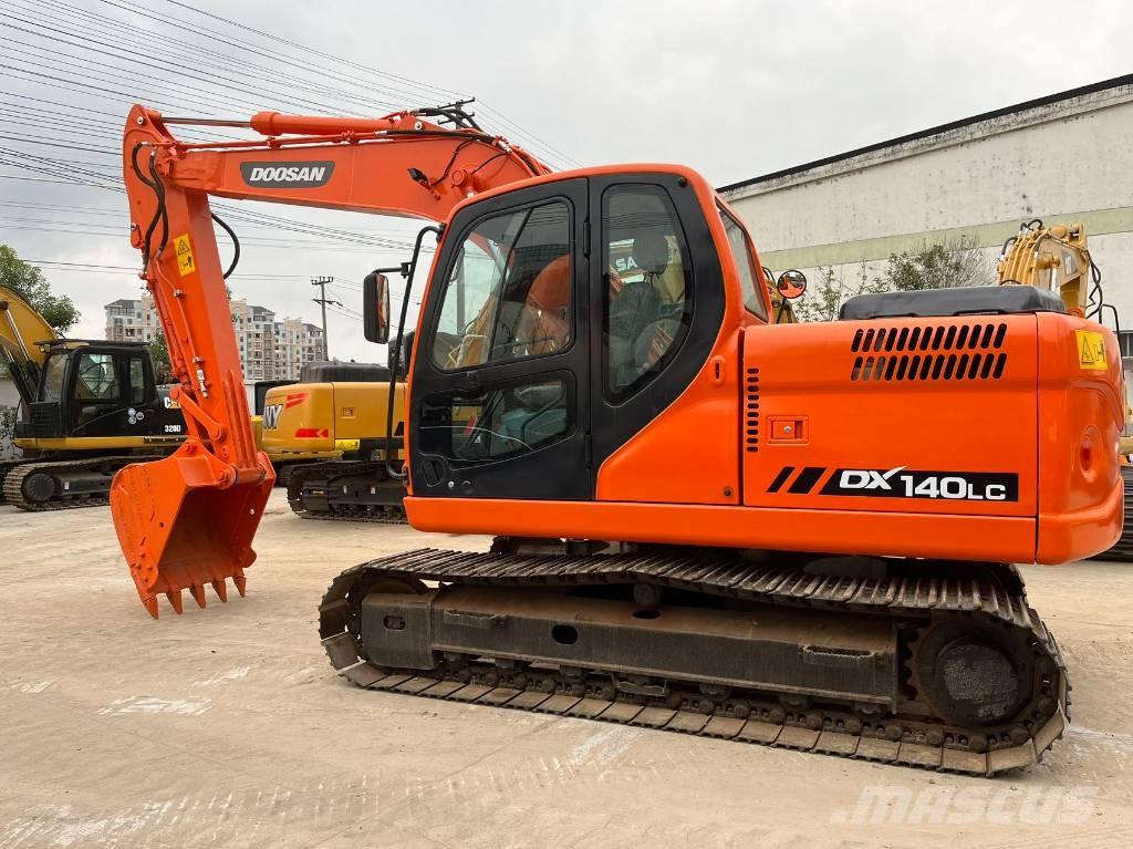 Doosan DX 140 LC Bandgrävare