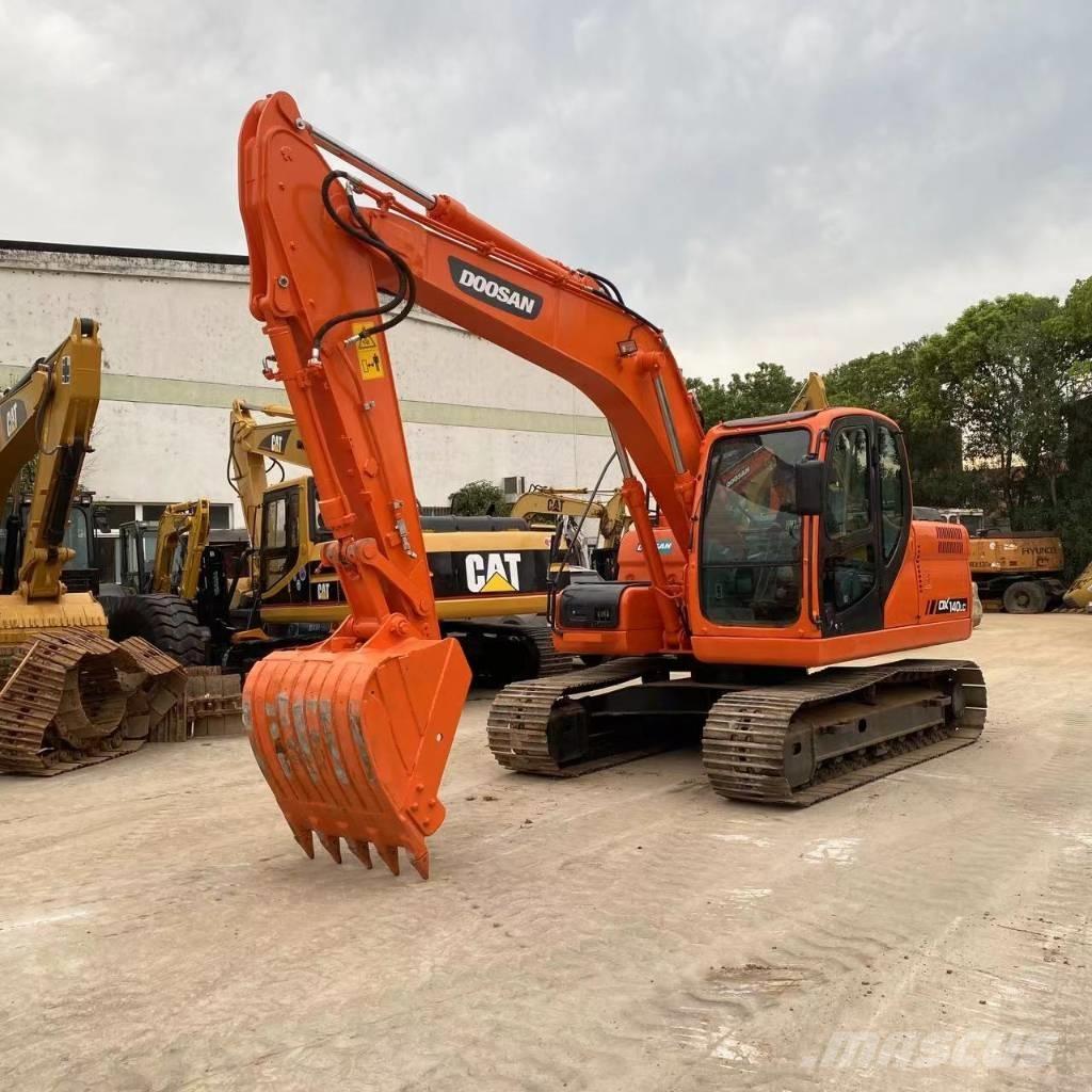 Doosan DX 140 LC Bandgrävare