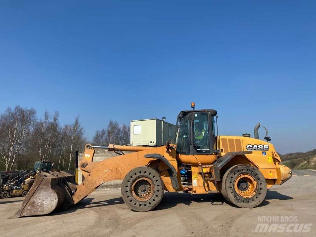 CASE 821 F Hjullastare