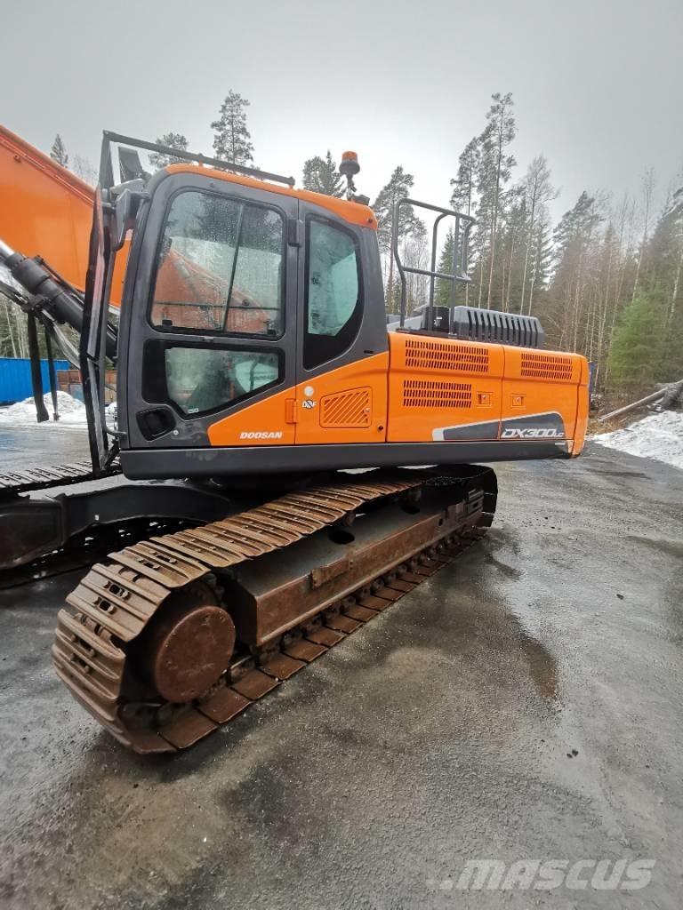 Doosan DX 300 LC-5 Bandgrävare
