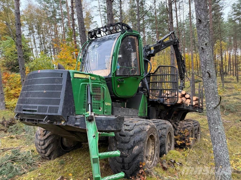 John Deere 1010 E Skotare