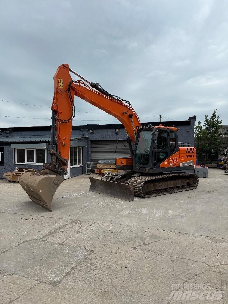 Doosan DX 140 LC Bandgrävare