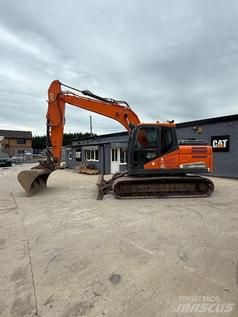 Doosan DX 140 LC Bandgrävare