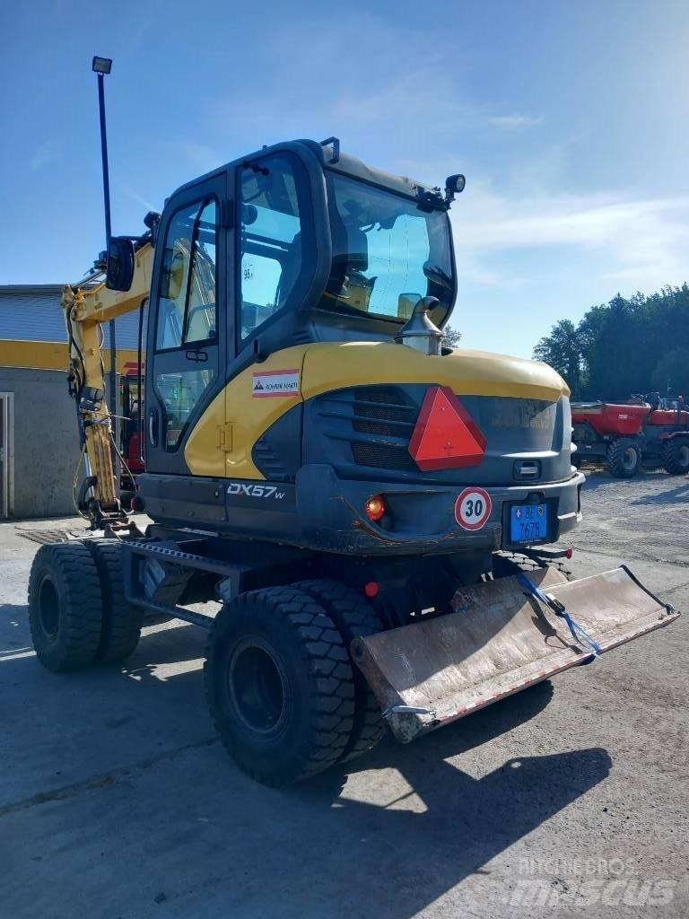 Doosan DX 57 W-5 Hjulgrävare