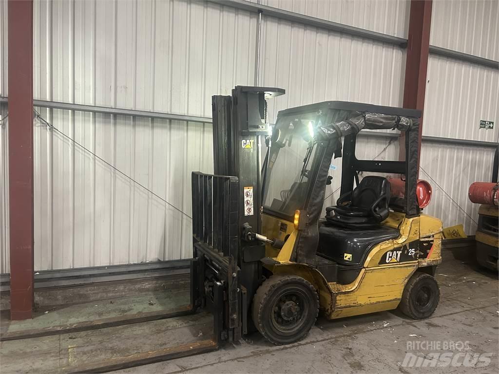 CAT GP25NT Gasolmotviktstruckar