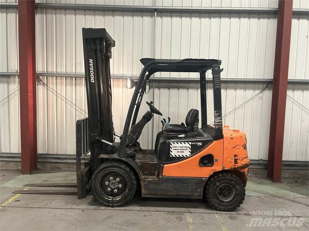 Doosan D25S-5 Dieselmotviktstruckar