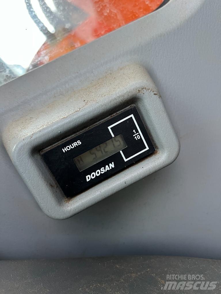 Doosan DX140 LCR Bandgrävare
