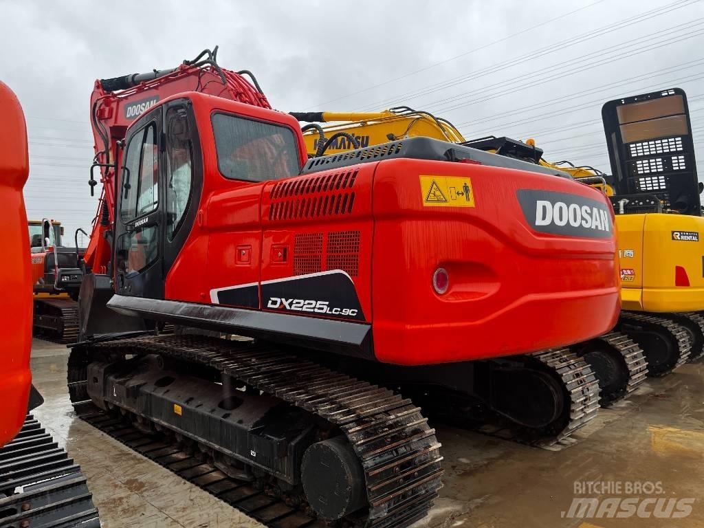 Doosan DX 225 LC-9 Bandgrävare