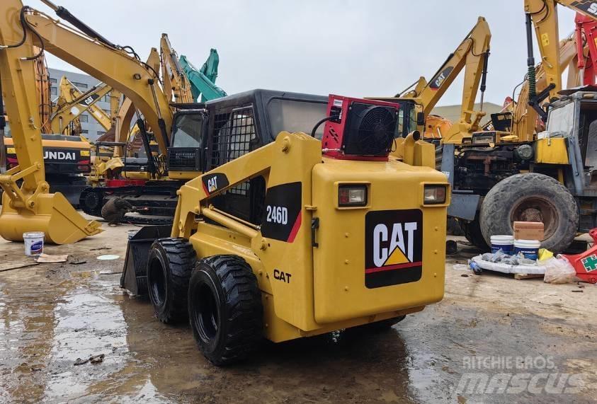 CAT 246D Kompaktlastare