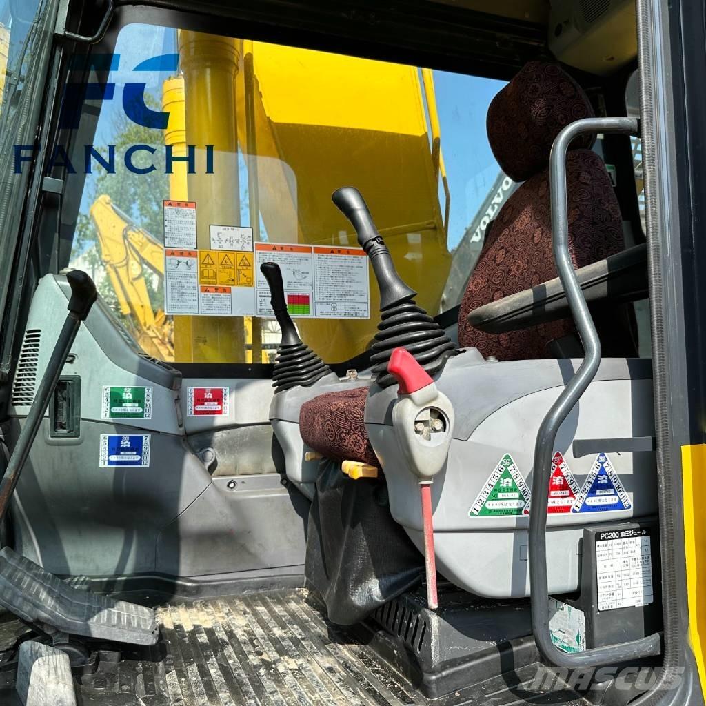 Komatsu PC 200-8 Bandgrävare