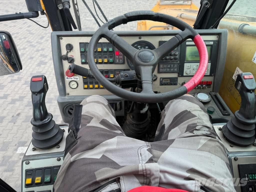 Demag AC 40-1 City Allterrängkranar