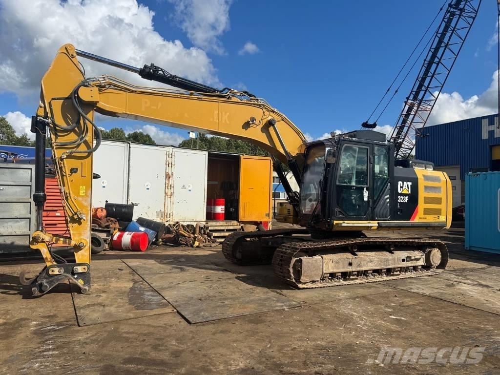 CAT 323 F L Bandgrävare