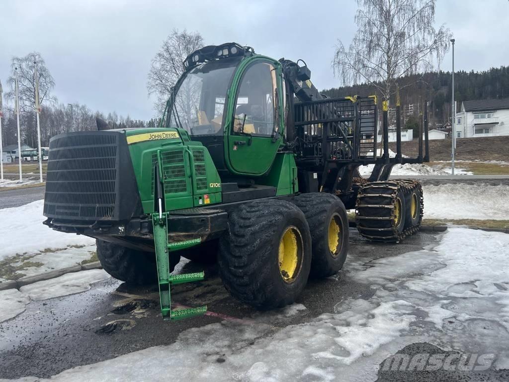 John Deere 1210 E Skotare