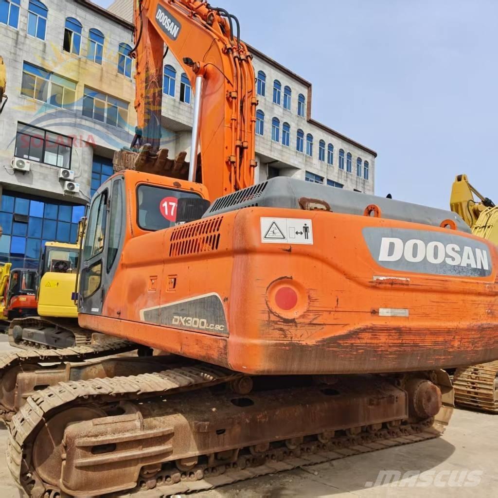 Doosan DX 300 LC Bandgrävare