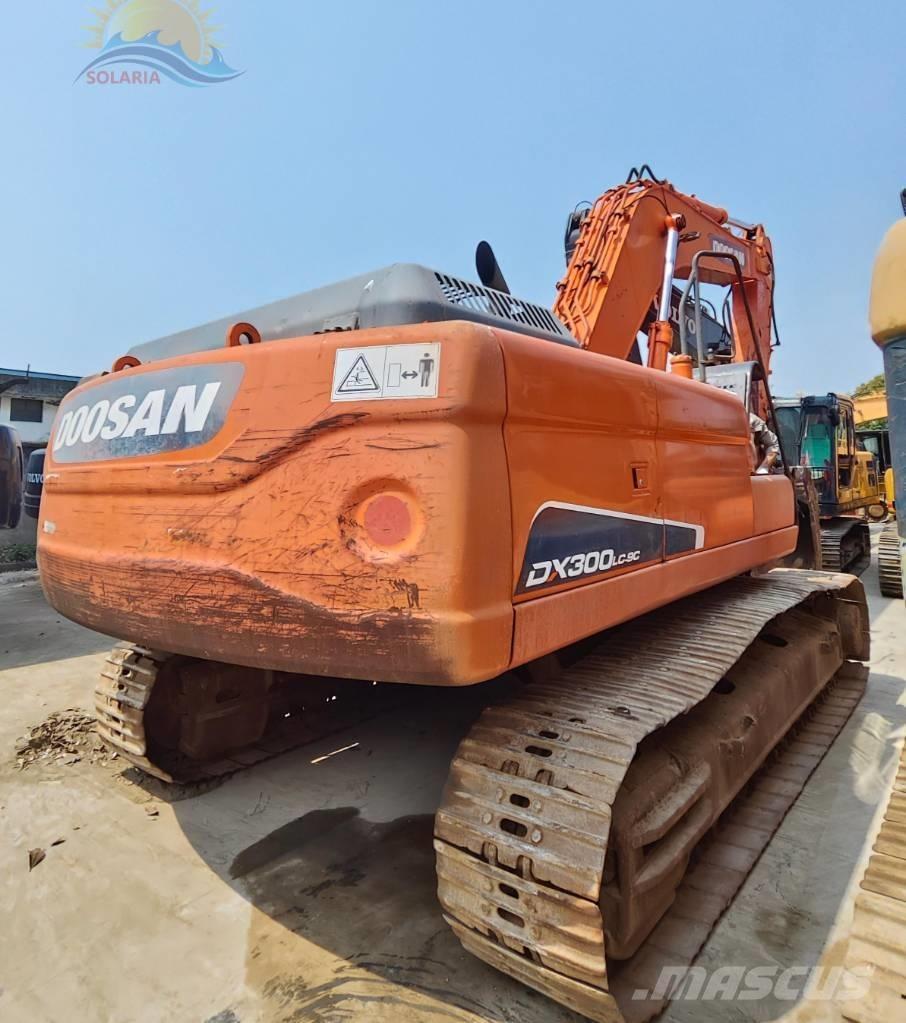Doosan DX 300 LC Bandgrävare