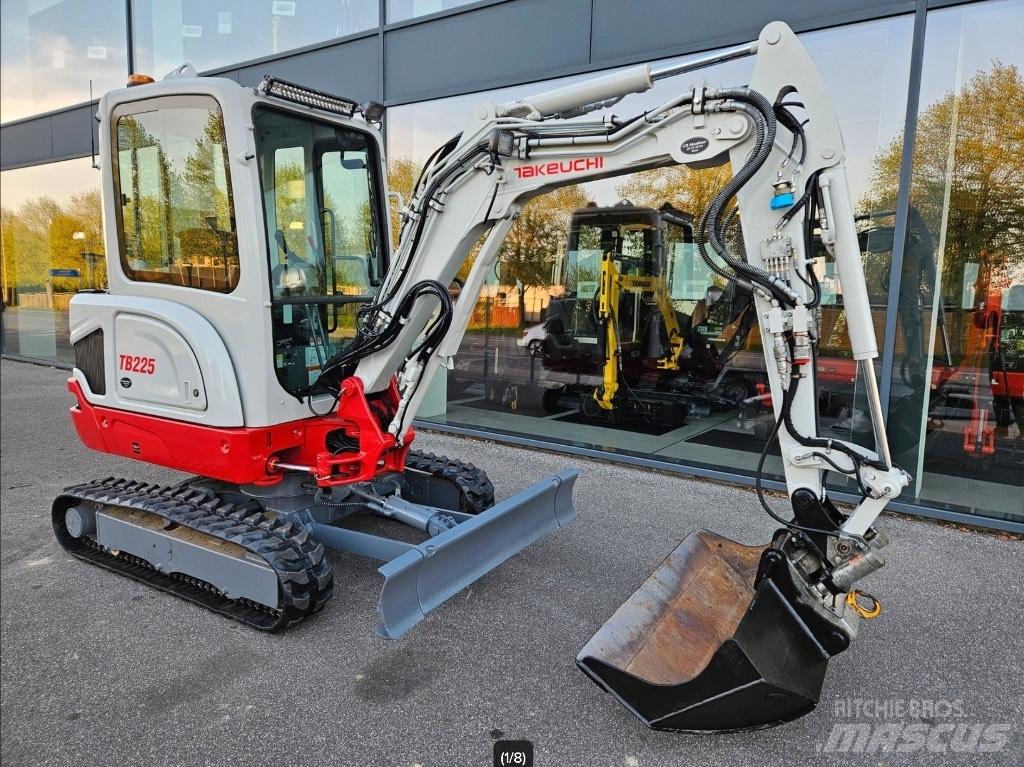 Takeuchi TB 225 Minigrävare < 7t