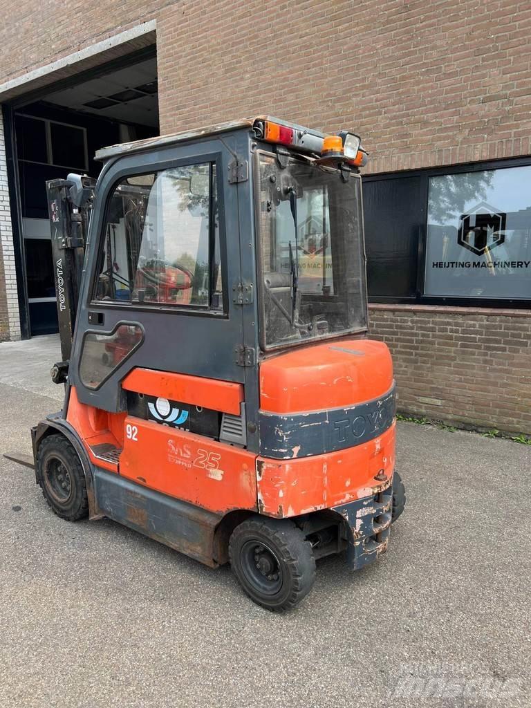Toyota 7FBMF25 Elmotviktstruckar