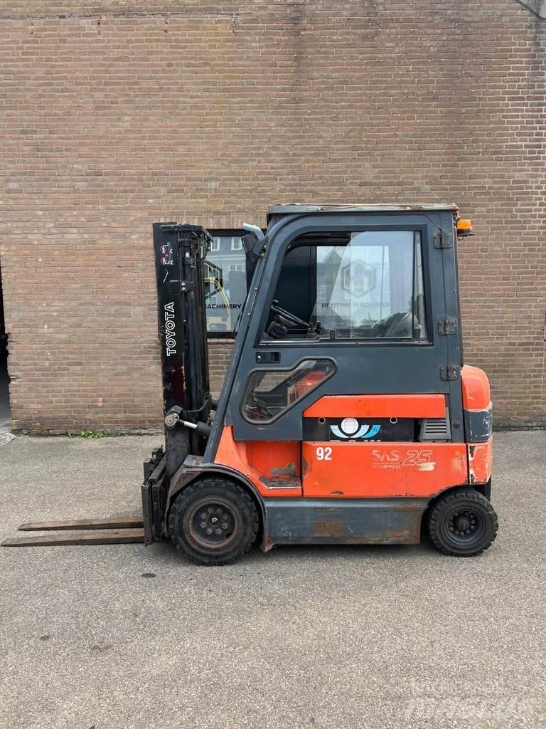 Toyota 7FBMF25 Elmotviktstruckar