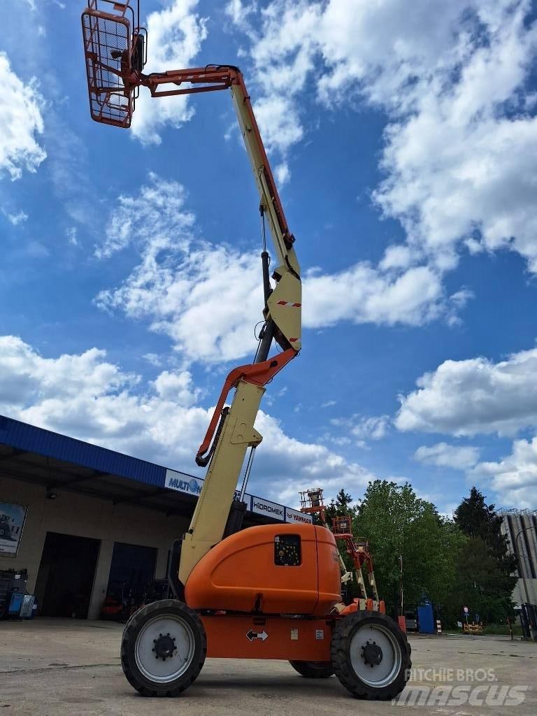 JLG 600 AJ Bomliftar