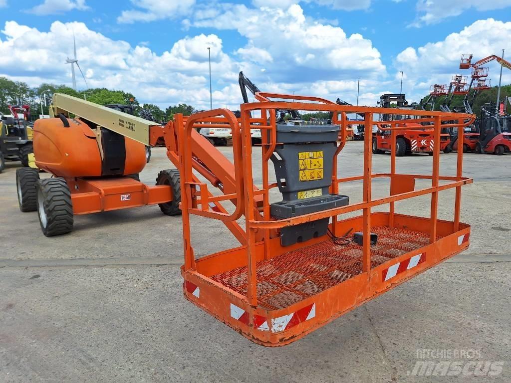JLG 600 AJ Bomliftar