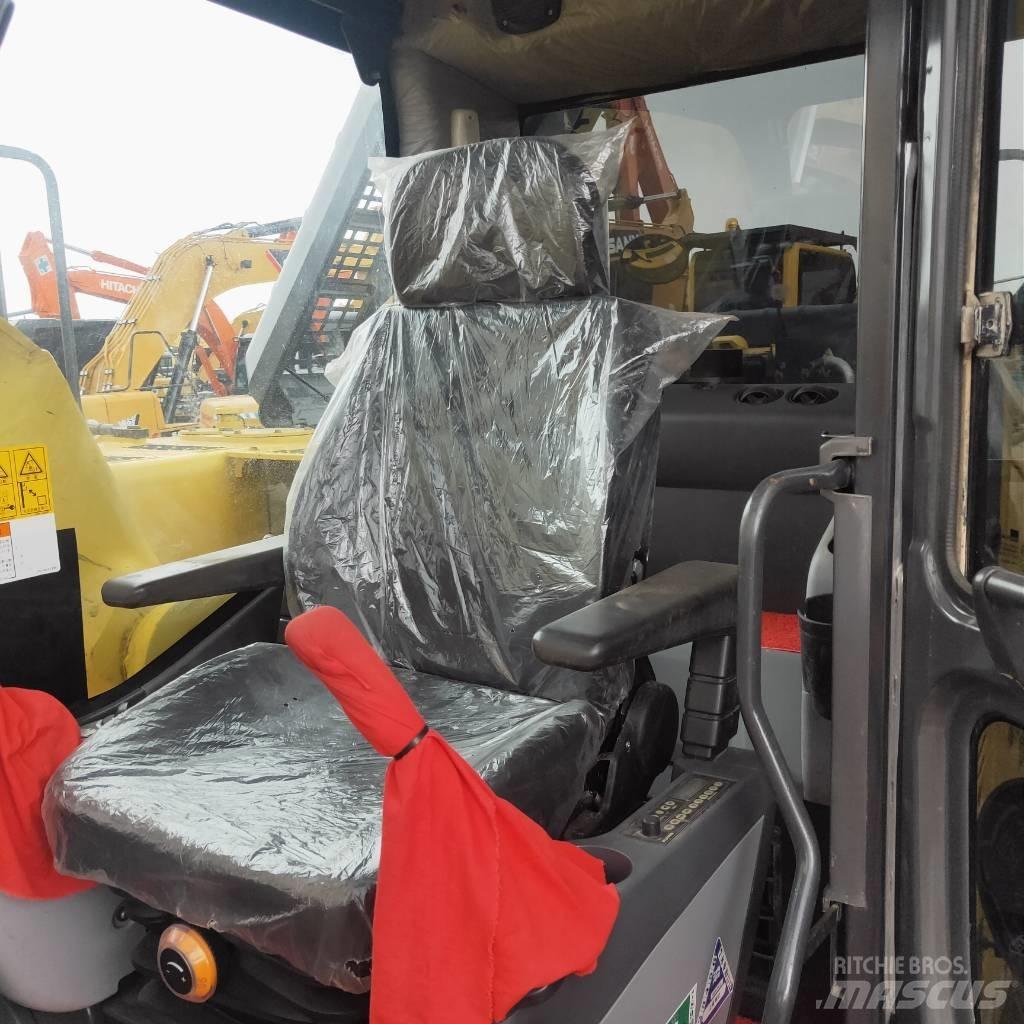 Komatsu PC200-8 Bandgrävare