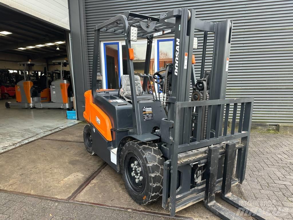 Doosan D30NX Dieselmotviktstruckar
