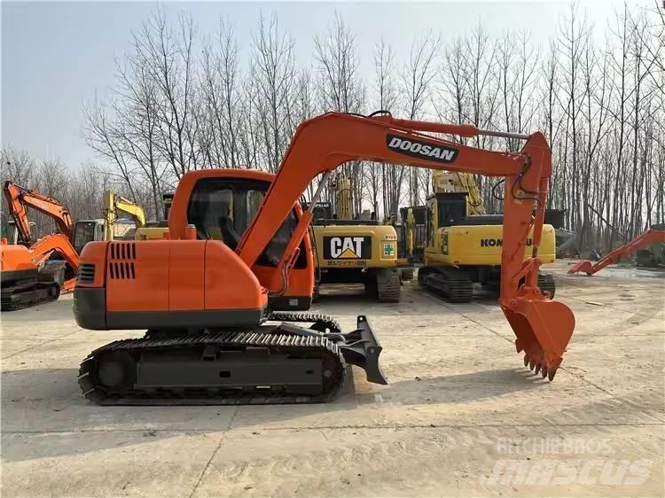 Doosan DX75 Bandgrävare