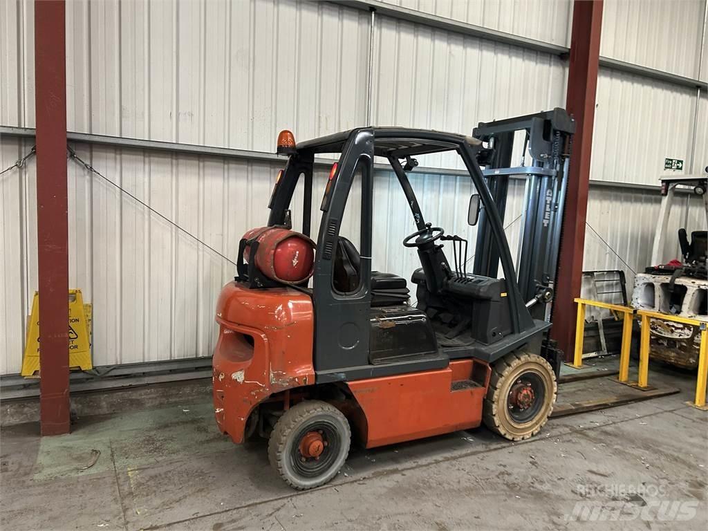 Nissan UD02A20PQ Gasolmotviktstruckar