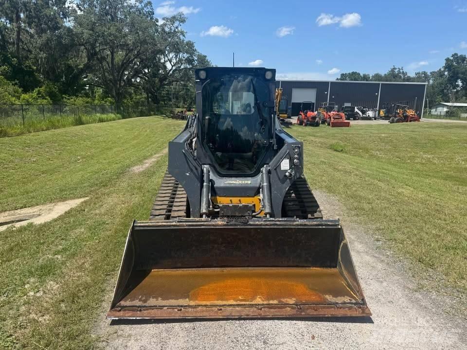 John Deere 325 Skid steer loaders