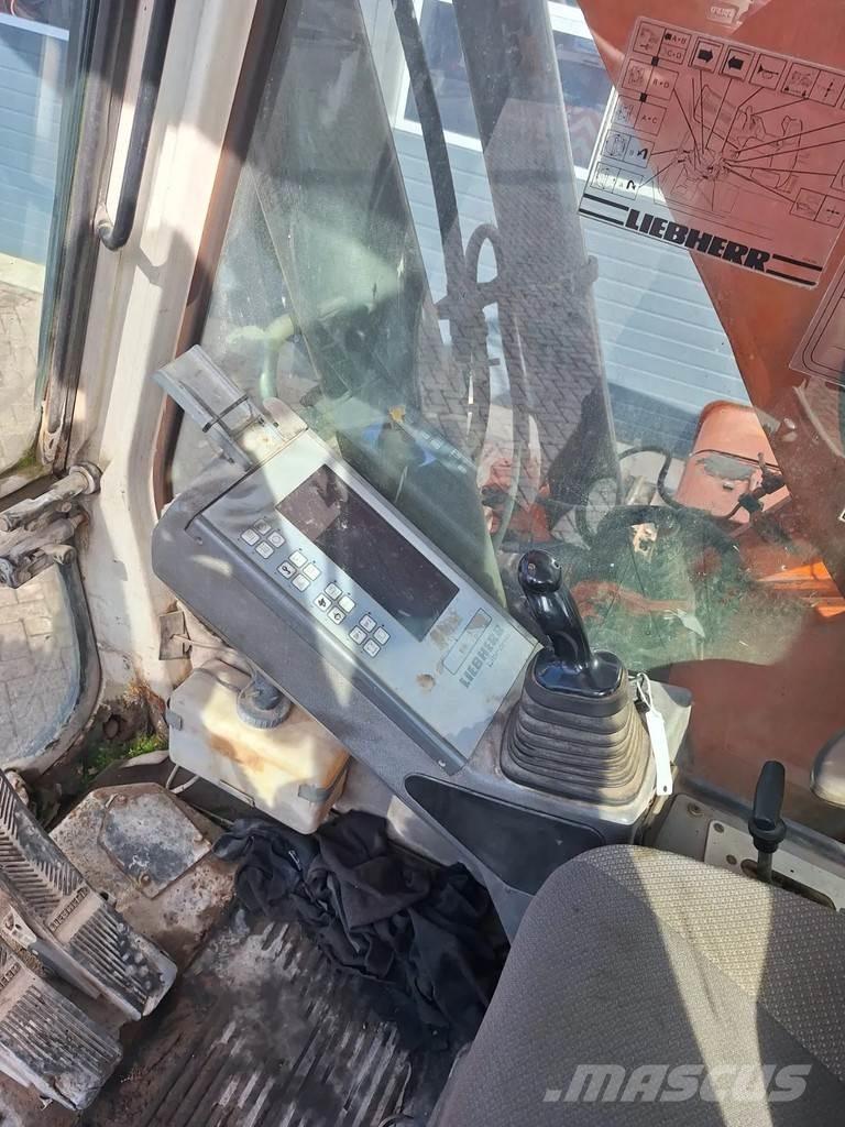 Liebherr R932 Bandgrävare