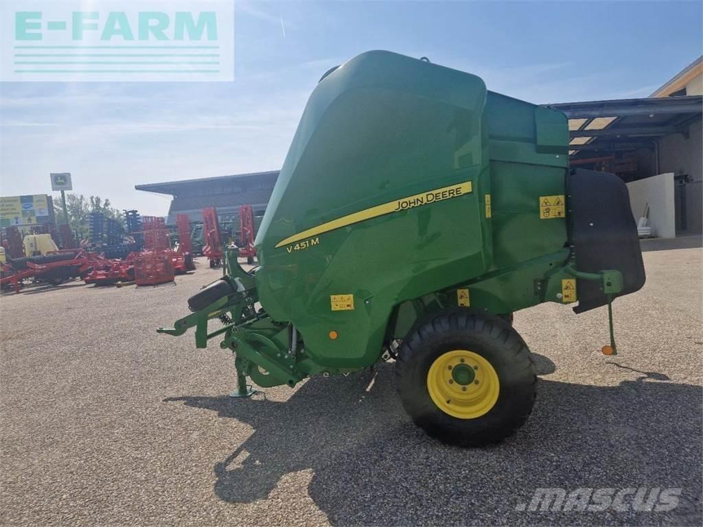 John Deere V451M Fyrkantspressar