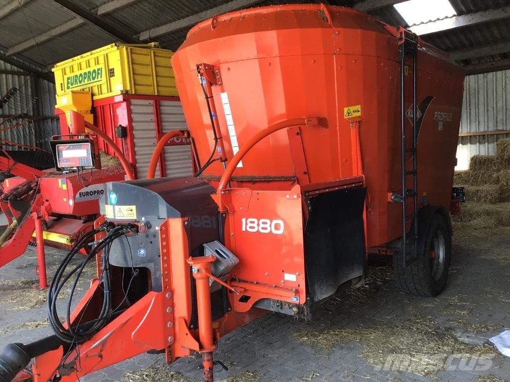 Kuhn Profile 1880 Fullfodervagnar