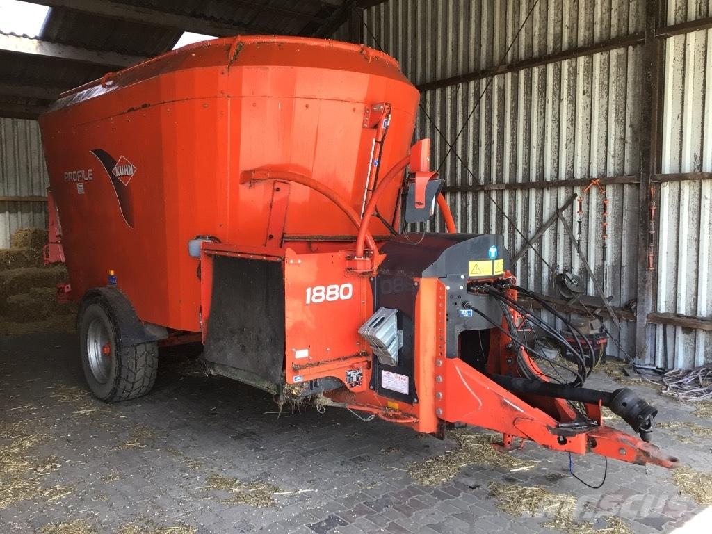 Kuhn Profile 1880 Fullfodervagnar