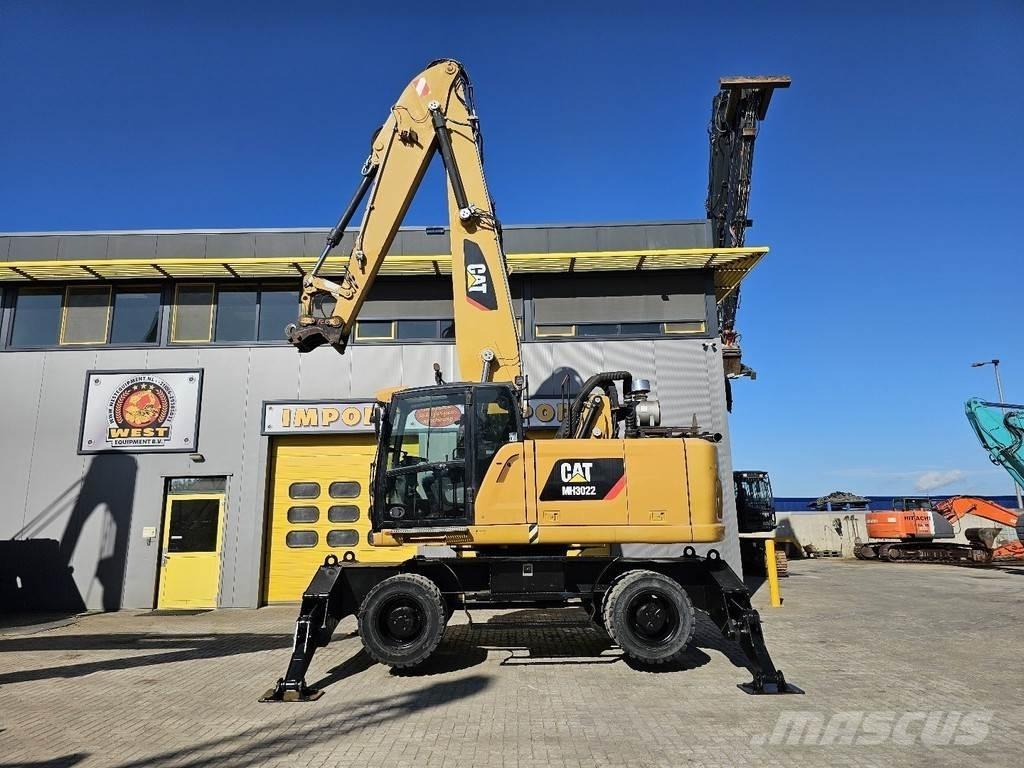 CAT MH 3022 Hjulgrävare