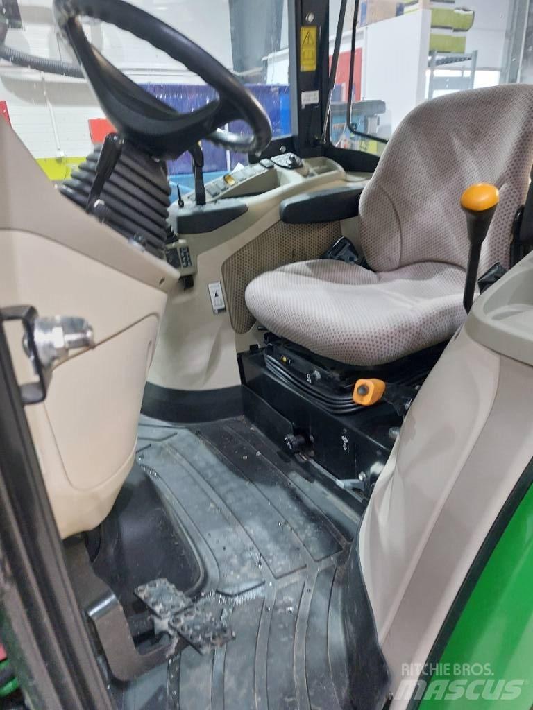 John Deere 3046 R Traktorer