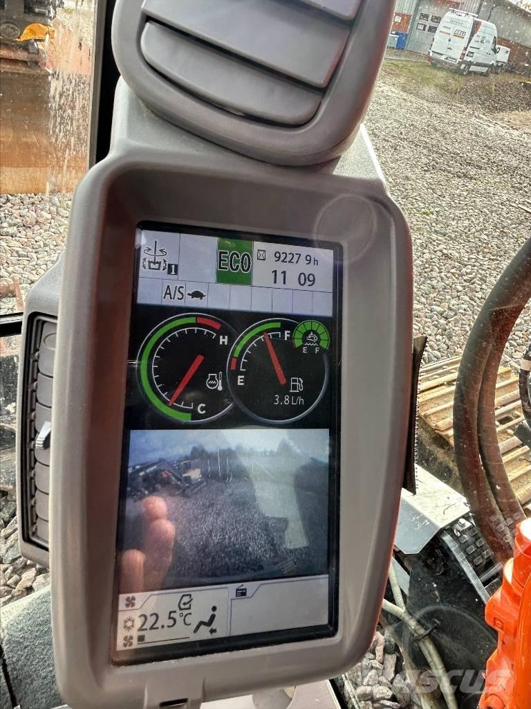 Hitachi ZX225USBL-6 Bandgrävare