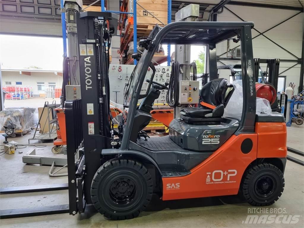 Toyota 02-8FGF25 Gasolmotviktstruckar