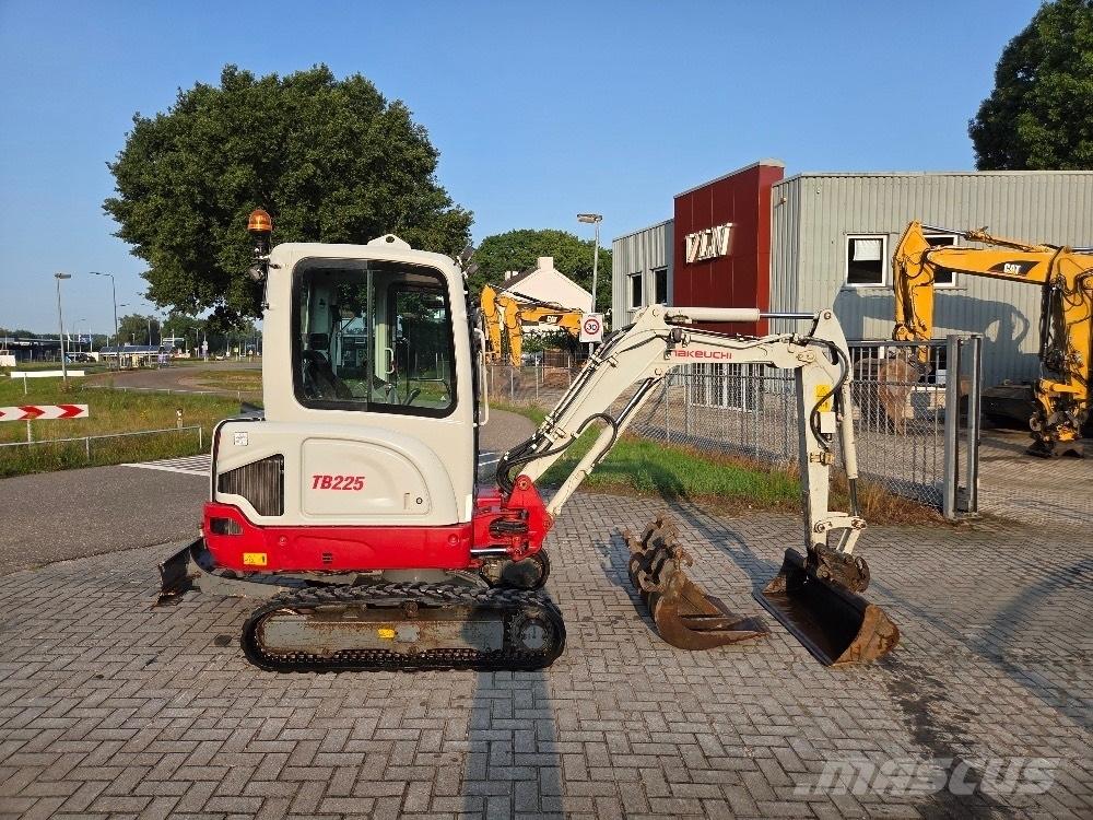 Takeuchi TB225 Minigrävare < 7t