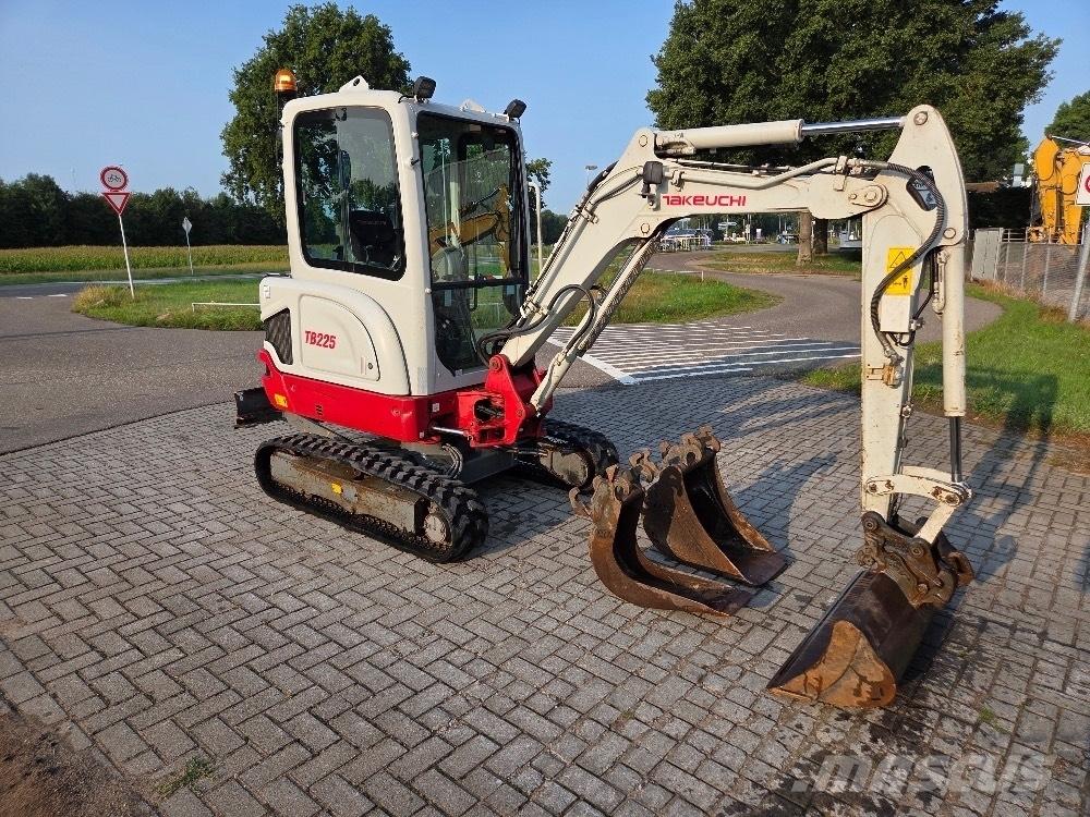 Takeuchi TB225 Minigrävare < 7t