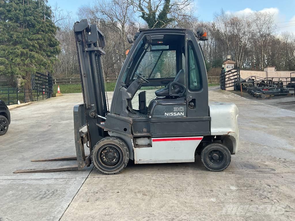 Nissan 30 Forklift Teleskoplastare