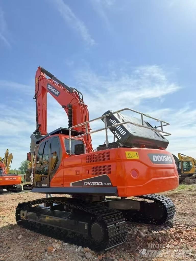 Doosan DX300LC-9C Bandgrävare