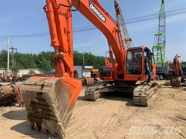 Doosan DX 300 LC Bandgrävare